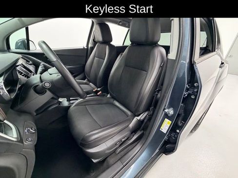 Certified 2022 Chevrolet Trax LT w/ LT Convenience Package image 10