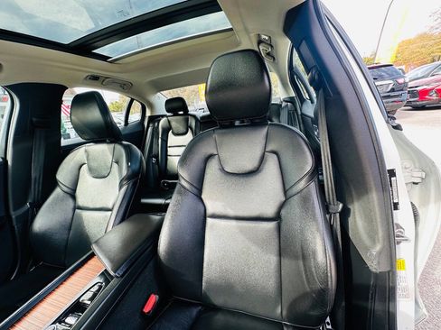 Used 2021 Volvo S60 T6 Momentum image 13