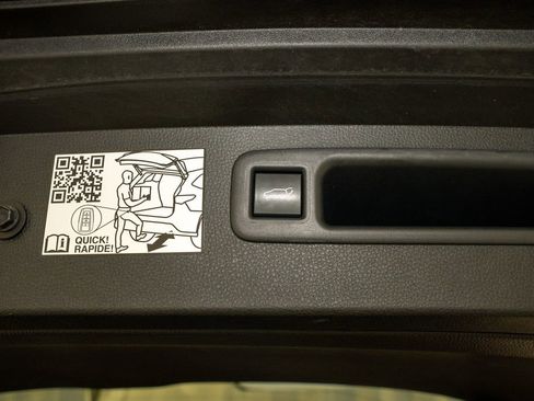 Certified 2024 Toyota Highlander XLE image 6