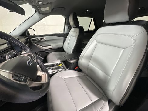 Certified 2021 Ford Explorer XLT w/ Equipment Group 202A image 9