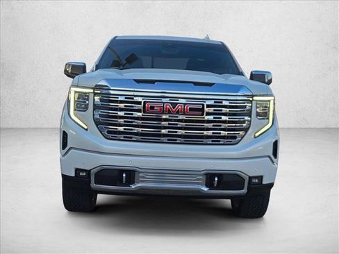 Used 2022 GMC Sierra 1500 Denali w/ Denali Reserve Package AWD/4WD image 2