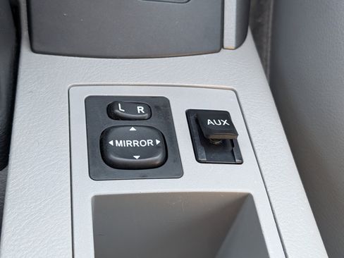 Used 2010 Toyota RAV4 Limited image 33