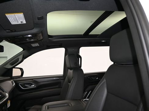 Used 2024 Chevrolet Suburban Z71 image 11