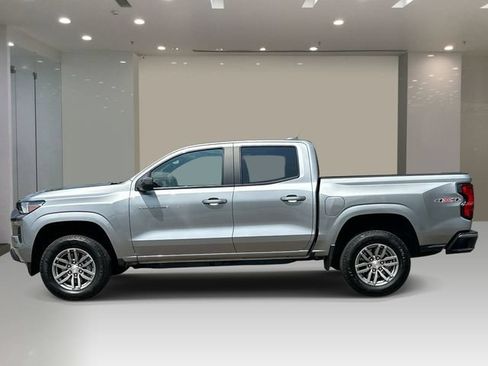 Used 2024 Chevrolet Colorado LT w/ LT Convenience Package II AWD/4WD image 2