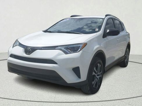 Used 2018 Toyota RAV4 LE image 3