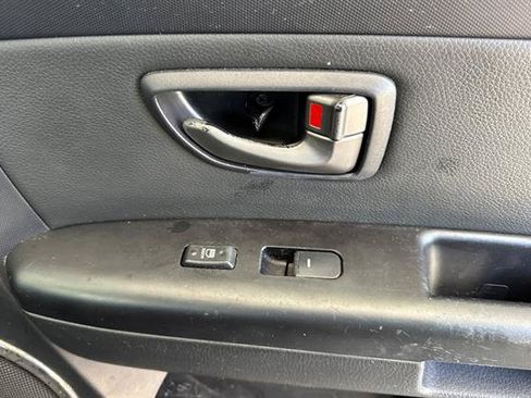 Used 2011 Kia Soul + w/ Audio Pkg FWD image 18