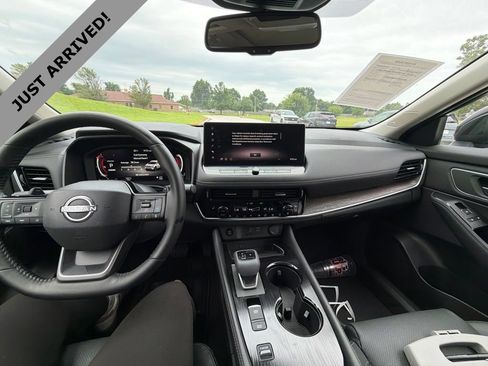 Certified 2025 Nissan Rogue Platinum w/ Platinum Premium Package FWD image 11