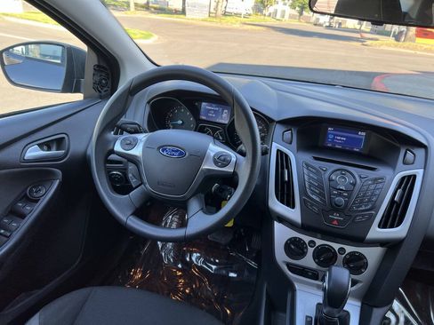 Used 2014 Ford Focus SE FWD image 12