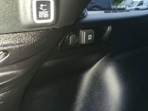 Used 2024 Jeep Grand Cherokee Limited image 23