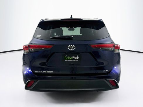 Used 2020 Toyota Highlander XLE FWD image 7