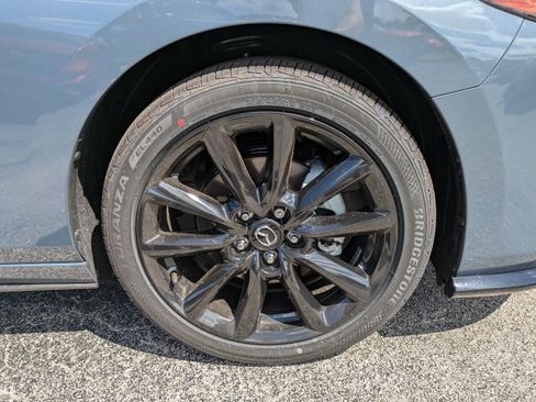 New 2025 MAZDA MAZDA3 Hatchback w/Premium Plus Pkg image 12