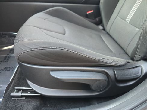 Used 2023 Hyundai Elantra SE image 28