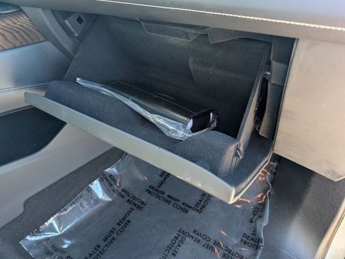 Used 2024 Cadillac Escalade Sport Platinum w/ LPO, ONYX Package image 33