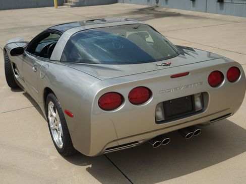 Used 2000 Chevrolet Corvette Coupe w/ Memory Pkg RWD image 8