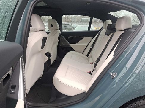 Used 2025 BMW 530i xDrive w/ Premium Package AWD/4WD image 10