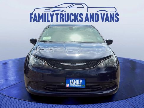 Used 2020 Chrysler Voyager L FWD image 7