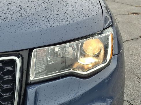 Used 2019 Jeep Grand Cherokee Limited image 9