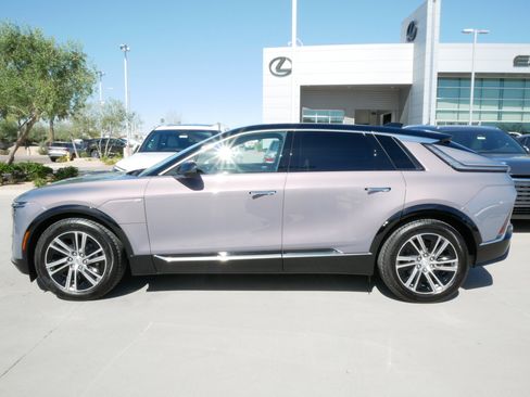 Used 2025 Cadillac Lyriq Luxury image 3