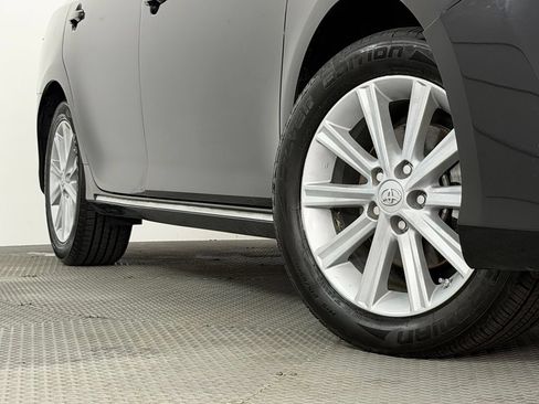 Used 2012 Toyota Camry XLE w/ Leather Pkg FWD image 18