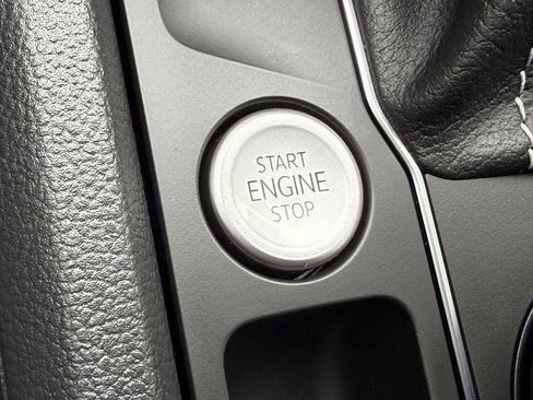 Used 2021 Volkswagen Atlas Cross Sport SE image 27