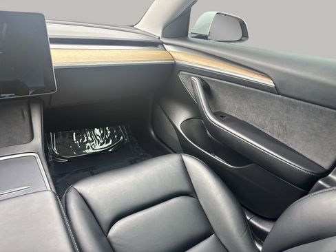 Used 2021 Tesla Model 3 Standard Range Plus image 16