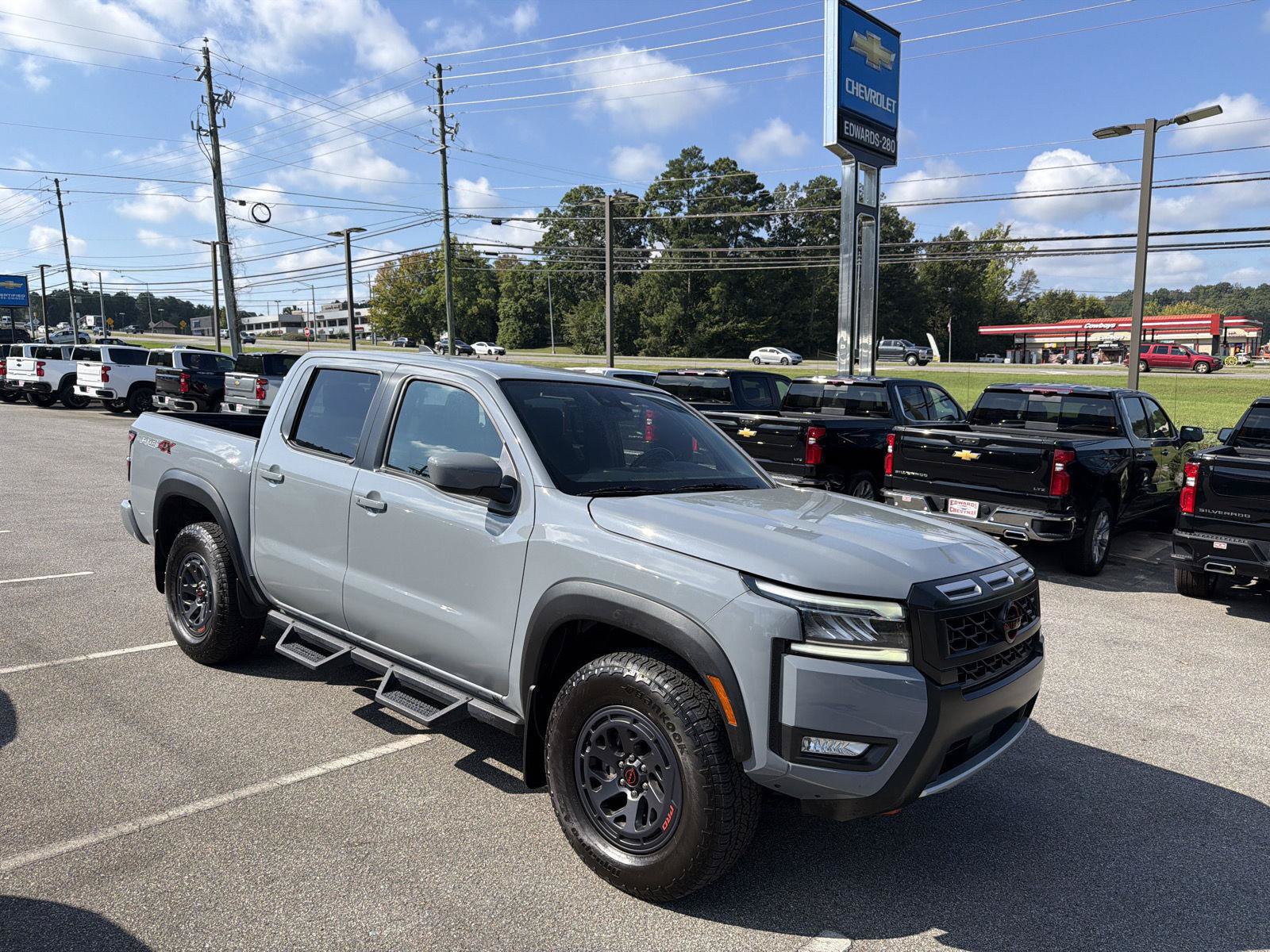 Used 2025 Nissan Frontier PRO-4X AWD/4WD image 6