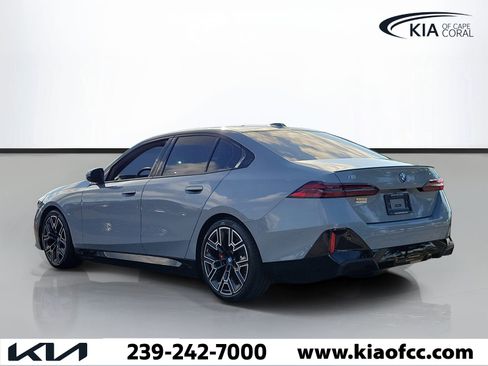 Used 2025 BMW i5 xDrive40 w/ M Sport Package AWD/4WD image 4