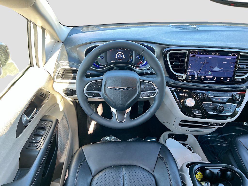 Used 2024 Chrysler Pacifica Limited FWD image 22