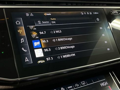 Used 2023 Audi Q8 Premium image 26