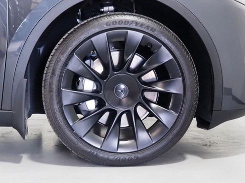 Used 2025 Tesla Model Y Long Range RWD image 43