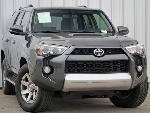 Used 2016 Toyota 4Runner Trail Premium image 2
