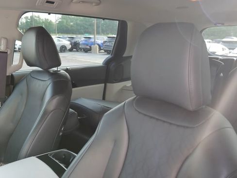 Used 2024 Kia Carnival EX FWD image 37