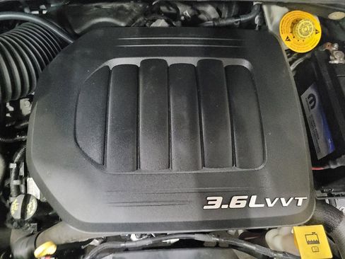 Used 2018 Dodge Grand Caravan SE w/ UConnect Hands-Free Group FWD image 30