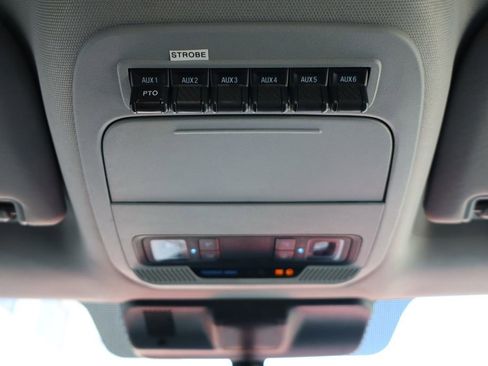Used 2023 Ford F550 4x4 Regular Cab Super Duty image 33
