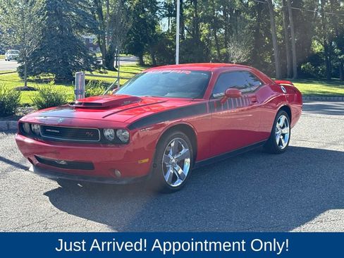 Used 2010 Dodge Challenger R/T RWD image 3