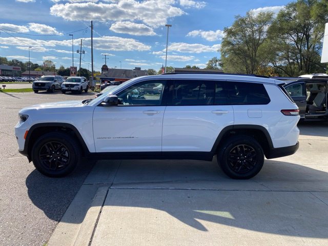 Used 2023 Jeep Grand Cherokee L Laredo AWD/4WD image 10