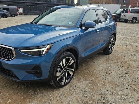 Certified 2025 Volvo XC40 B5 Ultra w/ Climate Package image 1