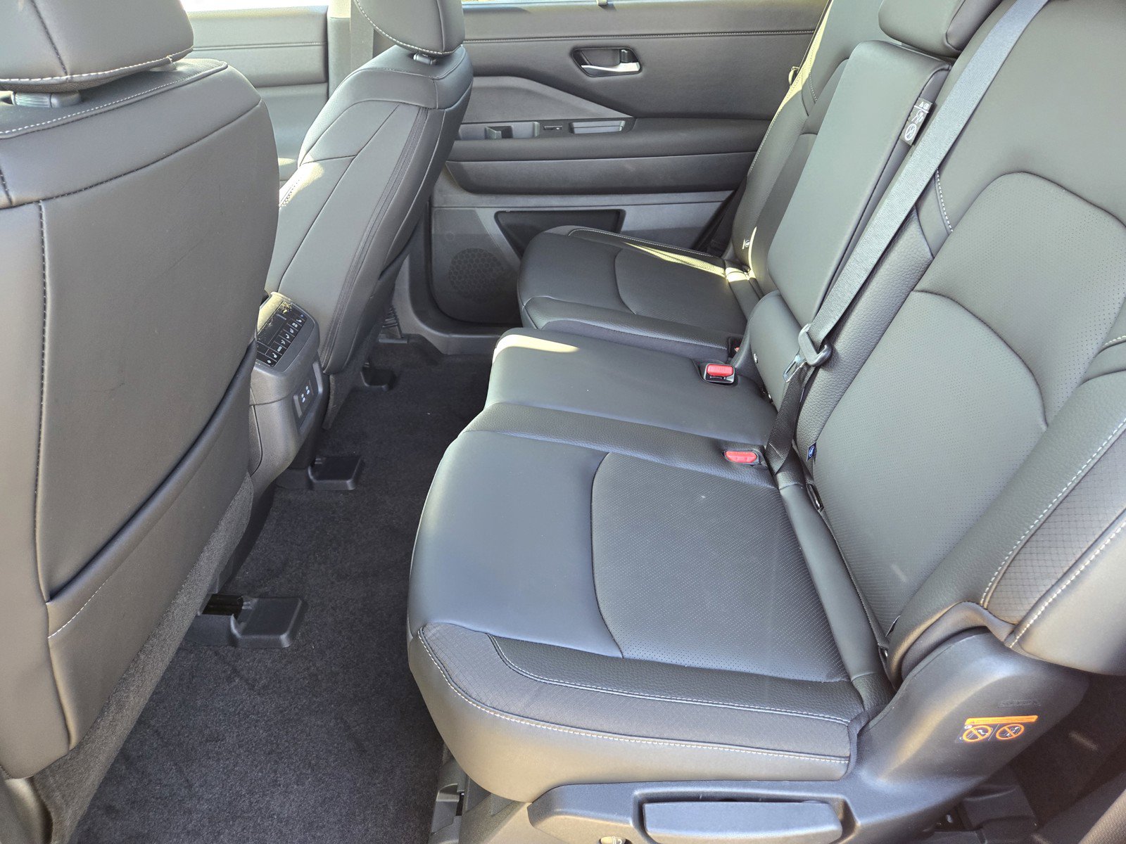 New 2026 Nissan Pathfinder SL w/ SL Premium Package (P04) AWD/4WD image 10