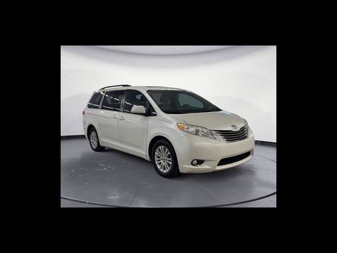 Used 2015 Toyota Sienna XLE FWD image 8