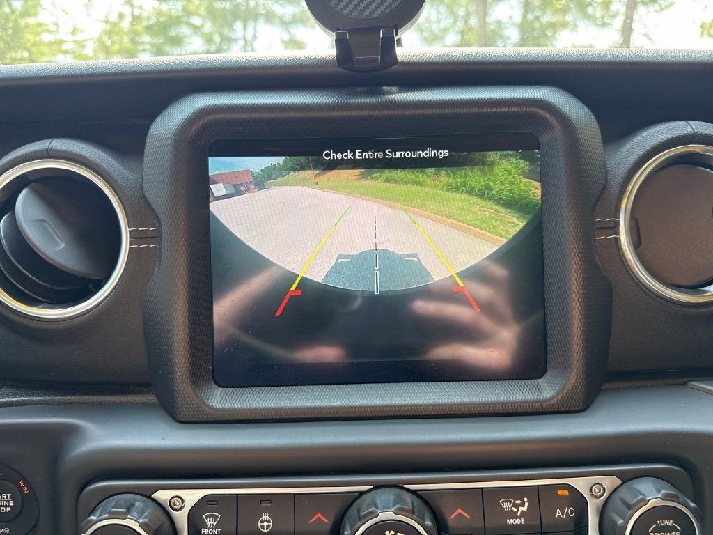 Used 2019 Jeep Wrangler Unlimited Sahara w/ Uconnect 4C Nav & Sound Group AWD/4WD image 21