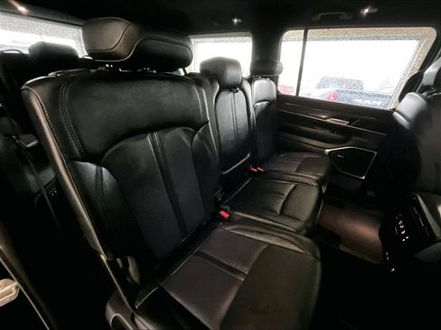 Used 2024 Jeep Wagoneer L Series II w/ Flexible Seating Group image 16