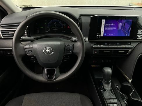 Used 2025 Toyota Camry LE image 13