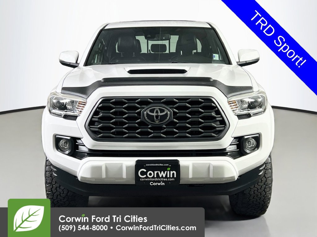Used 2020 Toyota Tacoma TRD Sport w/ TRD Premium Sport Package AWD/4WD image 3