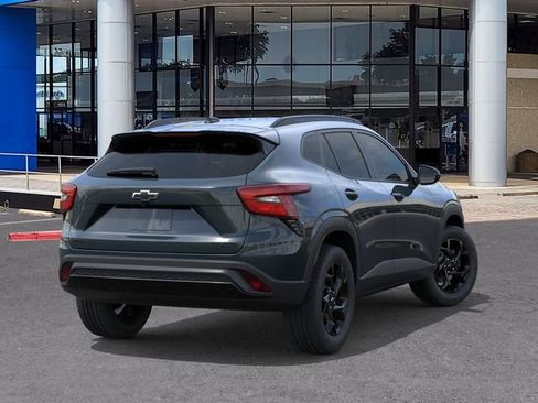 New 2026 Chevrolet Trax LT w/ Driver Confidence Package FWD image 4