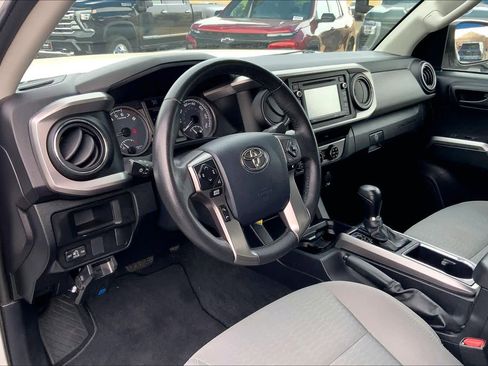 Used 2017 Toyota Tacoma SR5 w/ Tow Package image 18