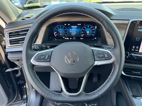 Used 2026 Volkswagen Atlas SE FWD image 17