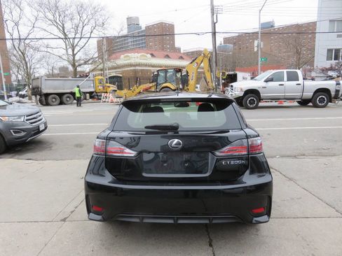 Used 2017 Lexus CT 200h w/ Navigation System Package image 8
