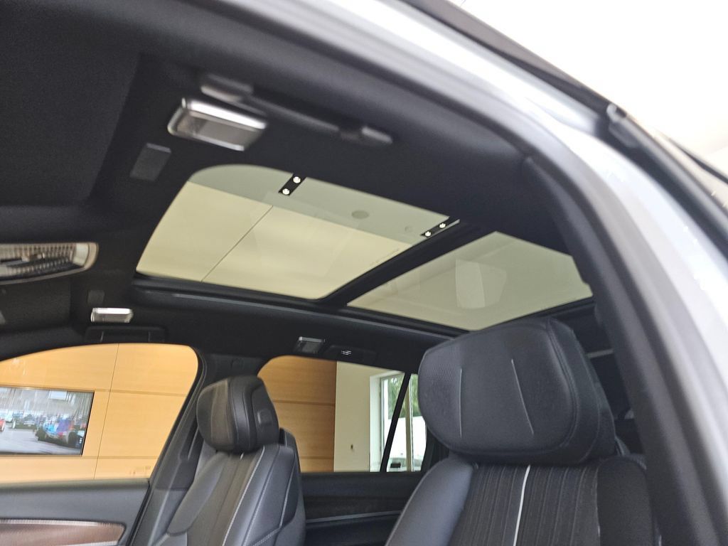 New 2027 Cadillac Vistiq Sport AWD/4WD image 27
