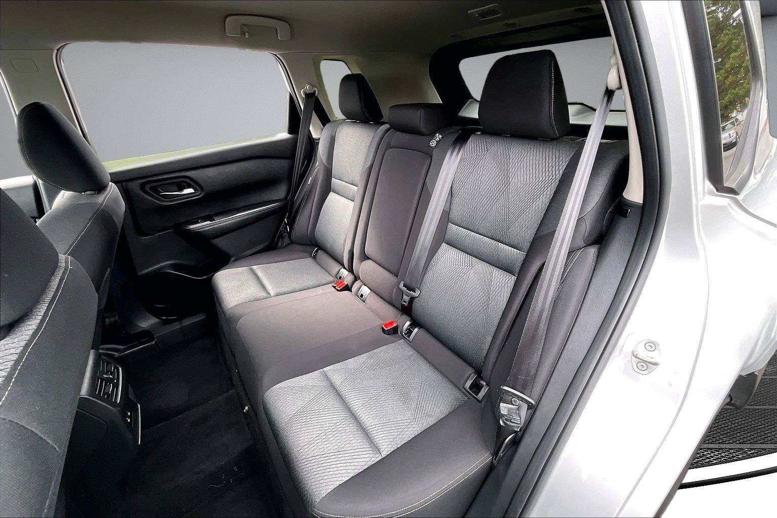 Used 2024 Nissan Rogue SV AWD/4WD image 23