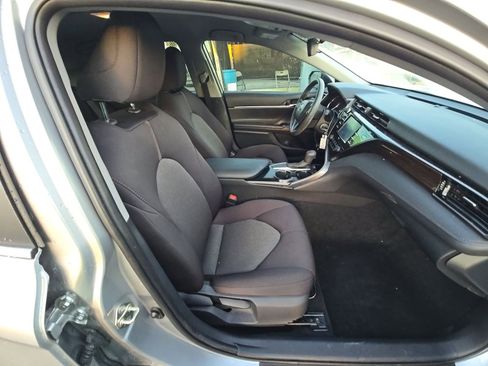 Used 2020 Toyota Camry LE image 7